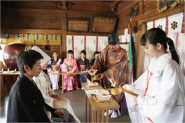 写真: 胡録神社での神前挙式の様子2